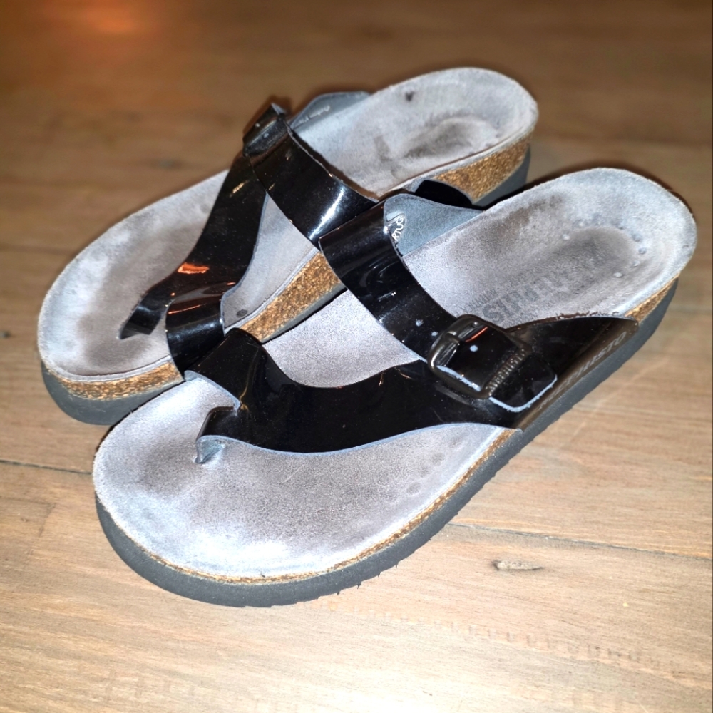 Mephisto Helen Black Patent Leather Thong Sandals
